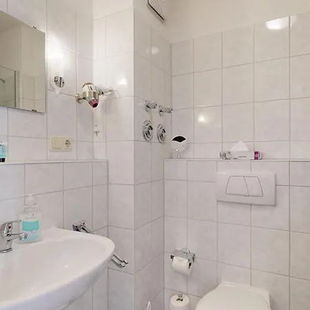 Appartementhaus Binzer Sterne 24 公寓 *